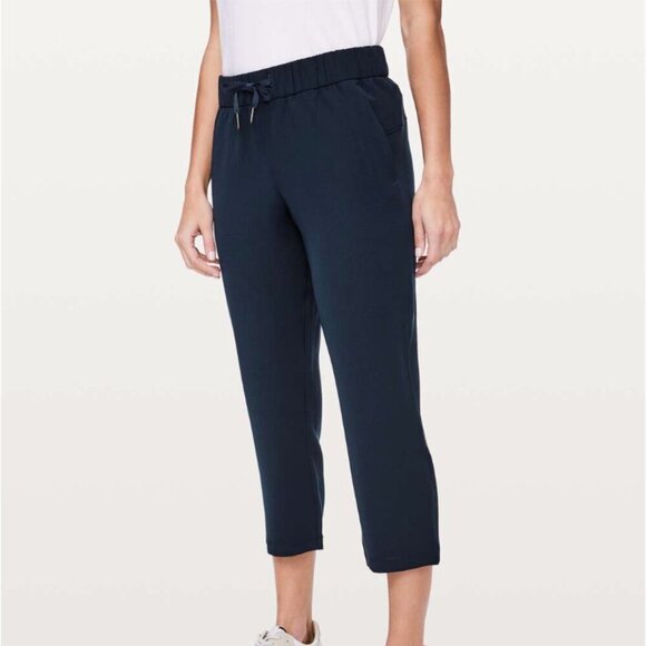 Lululemon On The Fly Crop *Woven 23" True Navy Size 2 - Picture 2 of 9